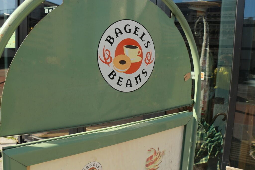 logo bagels & beans vivaldi
